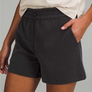 Lululemon Softstreme High-Rise Short 4" black size 10